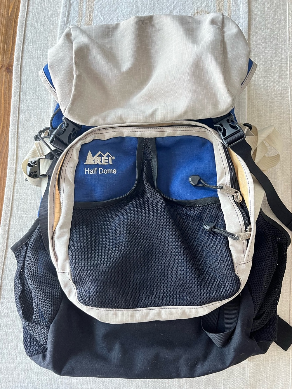 Vintage Old School REI Half Dome Men's Backpack in Blue, Black & Cream